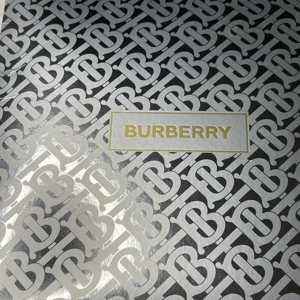 😍NEW😍 Thomas Burberry Monogrammed Facial Wash Cloth
